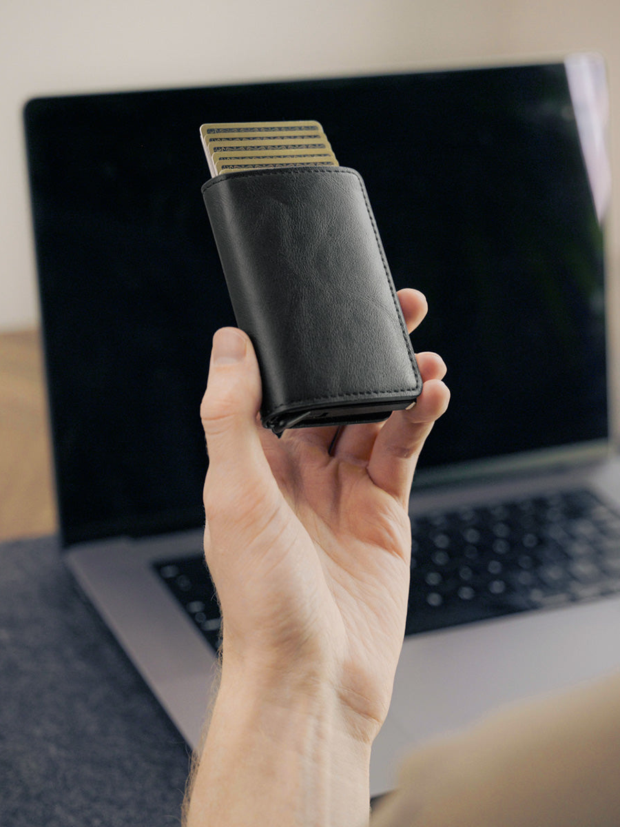 CLASSICC | Toggle Wallet