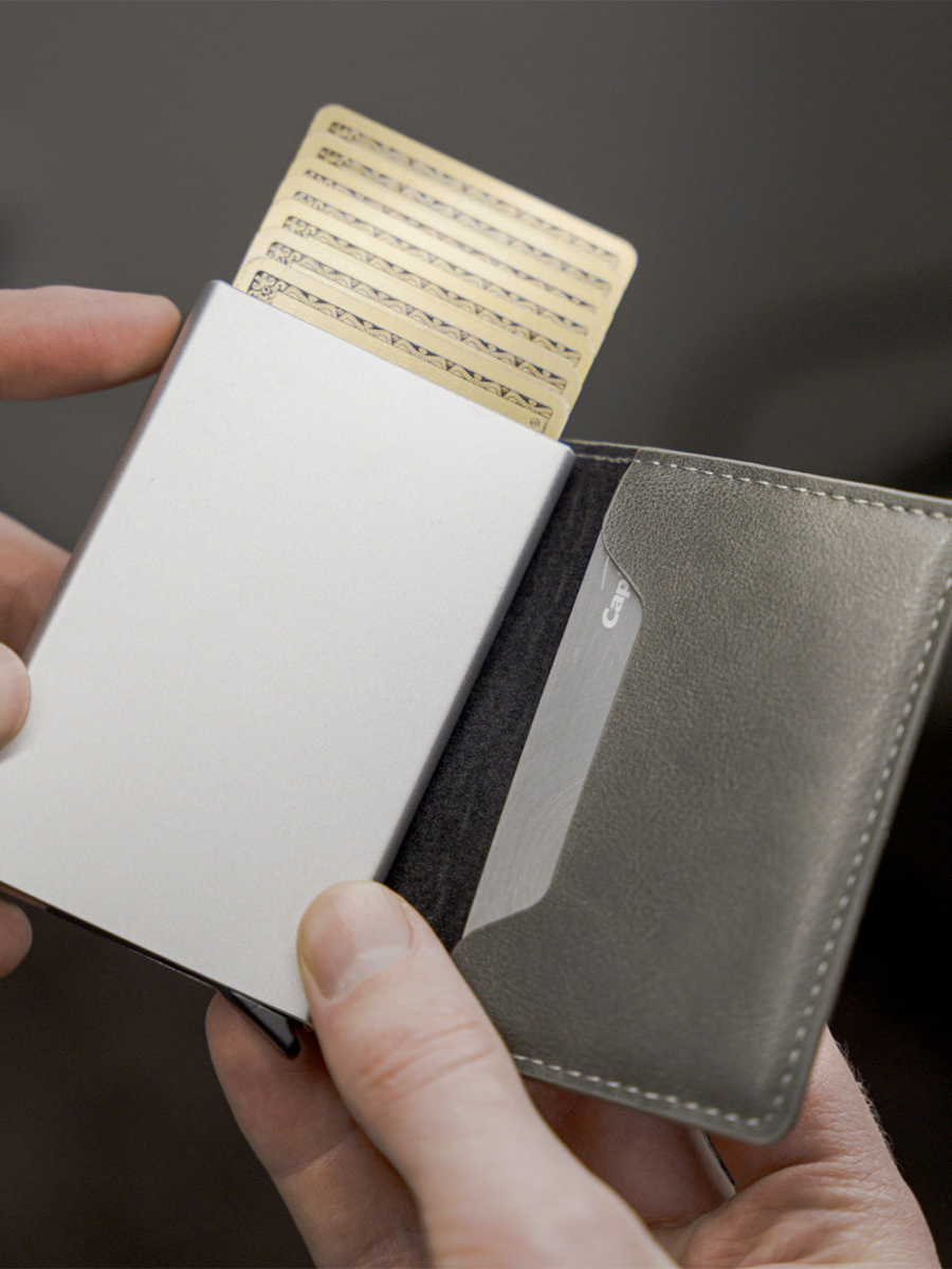 CLASSICC | Toggle Wallet